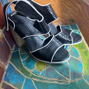 RUDSAK Black and White Textured Heels